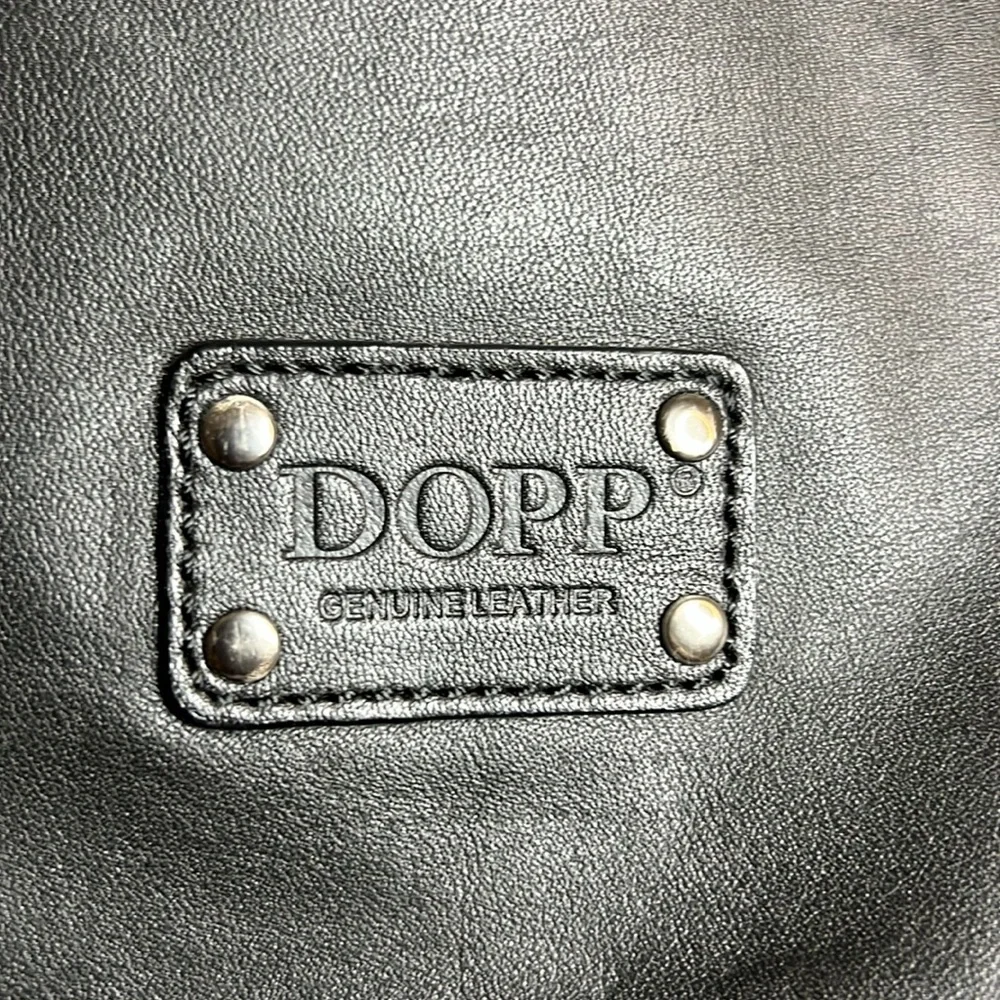 Dopp item has
